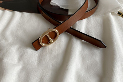 Ležerni remen od umjetne kože s metalnom kopčom za žene