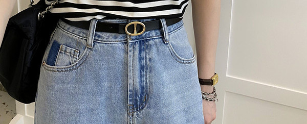 Ležerni remen od umjetne kože s metalnom kopčom za žene