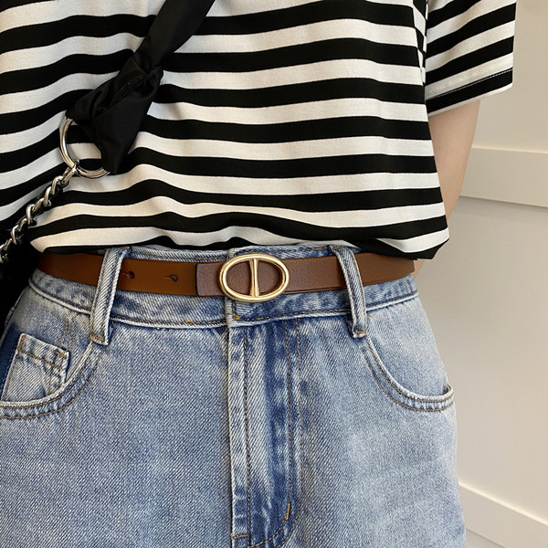 Ležerni remen od umjetne kože s metalnom kopčom za žene