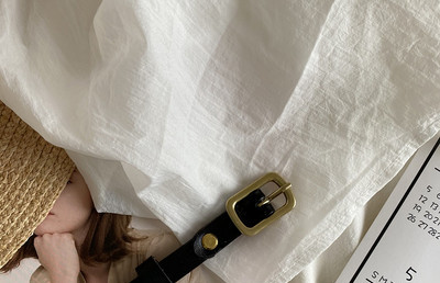 Čisti model kožnog remena za žene