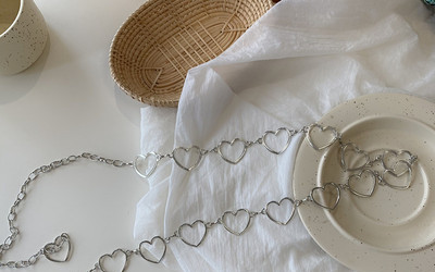 Metalni remen lančić sa srcima