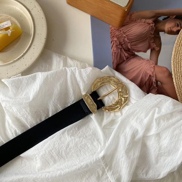 Ženski retro remen od eko kože sa metalnom kopčom