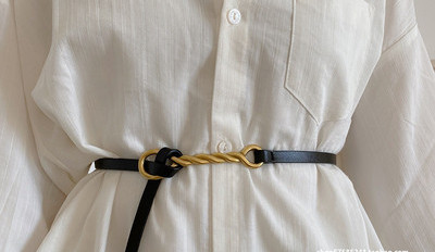 Tanki ženski remen od eko kože sa metalnim ukrasom