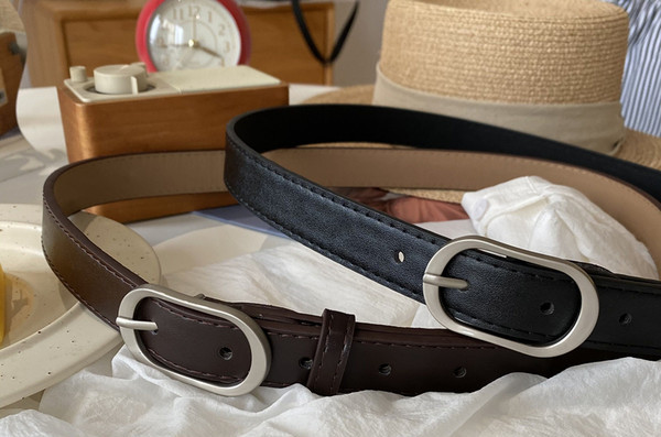 Ženski kožni remen sa - metalnim elementom