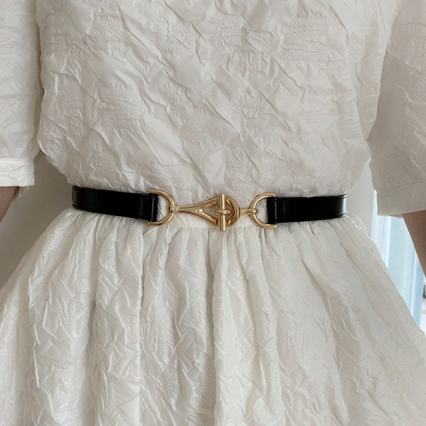 Tanak ženski remen s nestandardnim kopčanjem