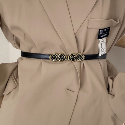 Ženski tanki kožni remen s ružičastom metalnom kopčom