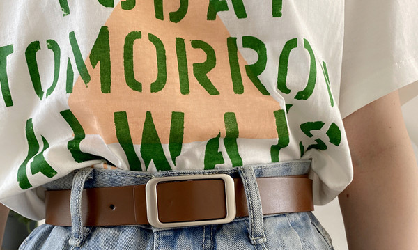 Ležerni kožni remen s kvadratnom kopčom za žene