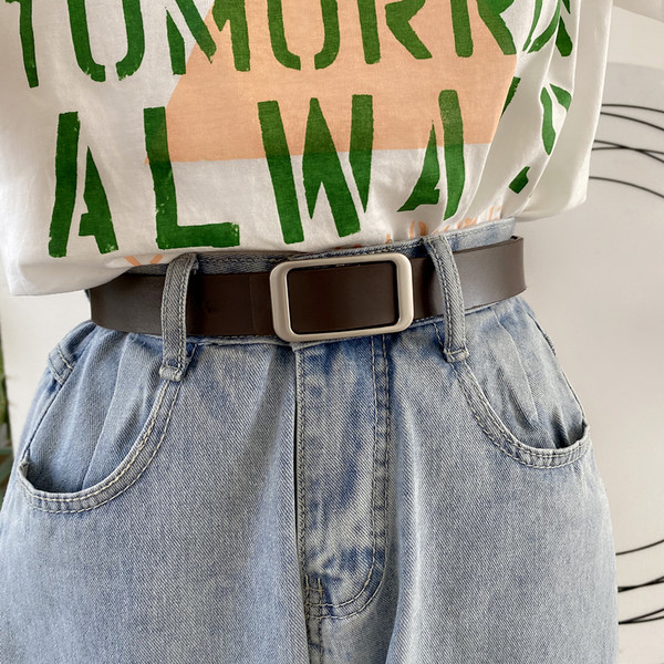 Ležerni kožni remen s kvadratnom kopčom za žene