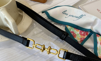 Ženski elegantni remen s metalnom kopčom