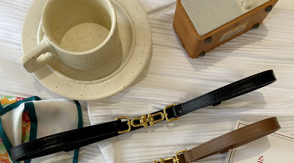 Ženski elegantni remen s metalnom kopčom