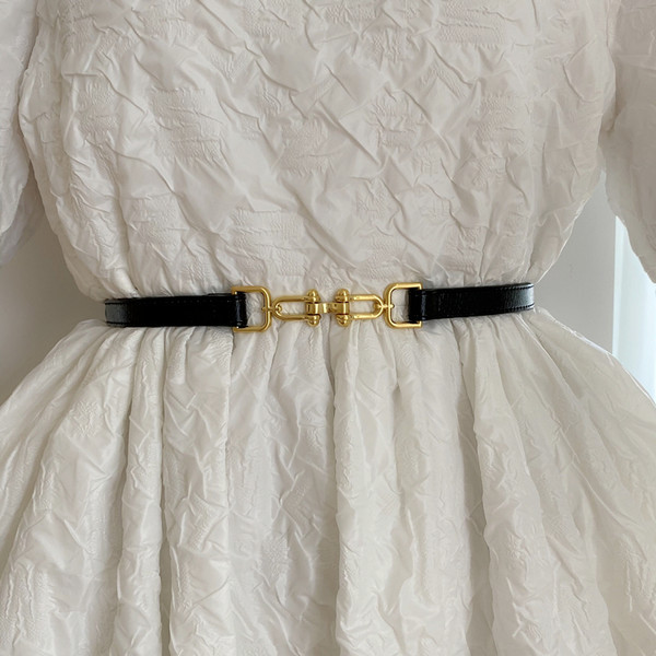 Ženski elegantni remen s metalnom kopčom