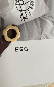 Ženski remen s metalnom kopčom u obliku srca