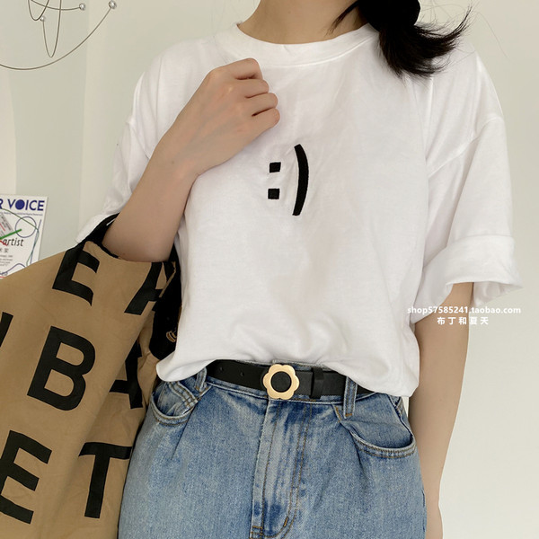 Ženski remen s metalnom kopčom u obliku srca