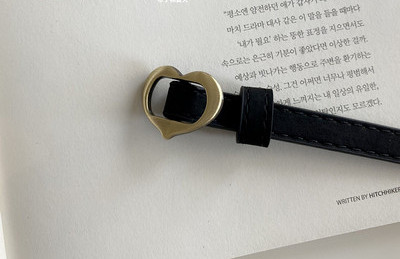 Ženski tanki remen od eko kože sa kopčom u obliku srca