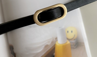 Tanki ženski remen od eko kože s ovalnom kopčom