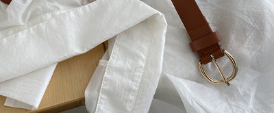 Ženski remen s metalnim zakovicama