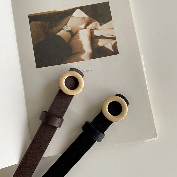 Tanki ženski remen od eko kože sa okruglom kopčom