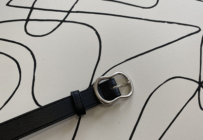 Čist model ženskog remena od umjetne kože