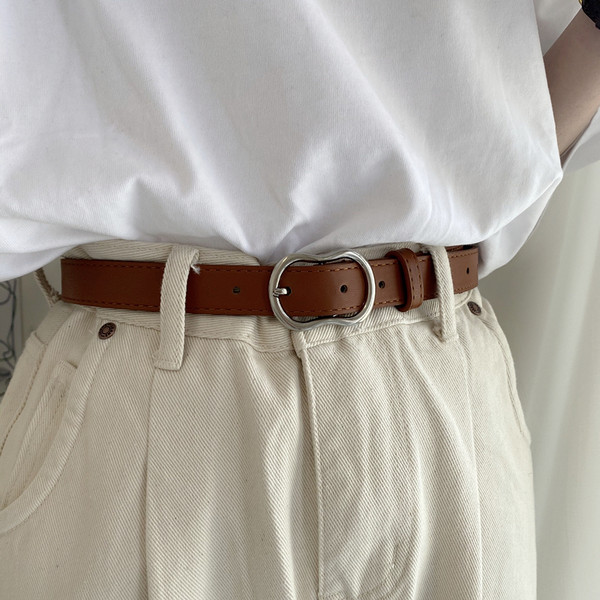 Čist model ženskog remena od umjetne kože