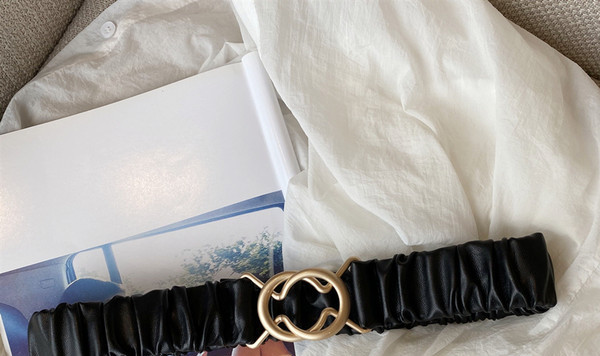 Moderan ženski kožni remen s metalnom kopčom