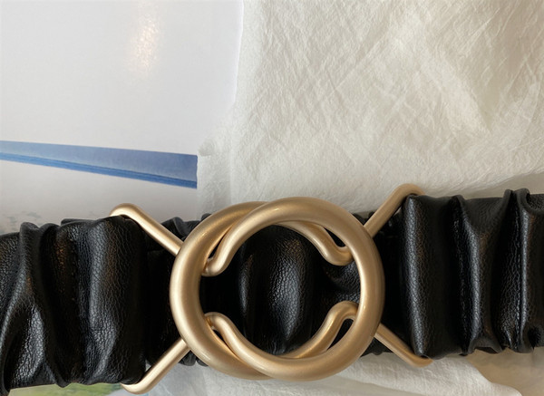 Moderan ženski kožni remen s metalnom kopčom