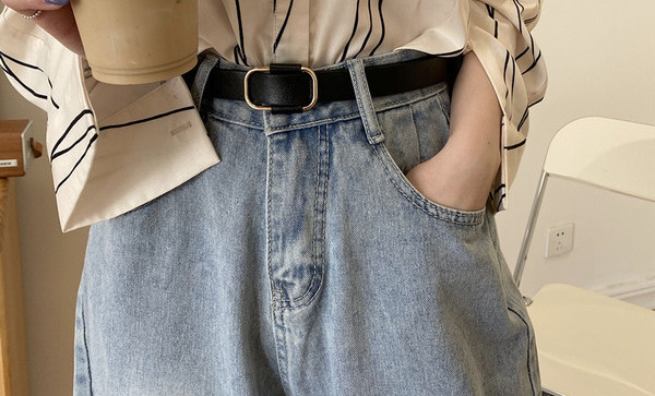 Ženski kožni remen u crno-braon boji