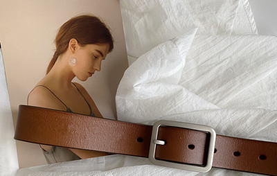 Ženski remen od umjetne kože s četvrtastom kopčom