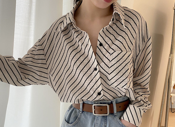 Ženski remen od umjetne kože s četvrtastom kopčom