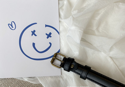 Ženski casual remen s metalnom kopčom