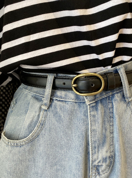 Ženski tanki kožni remen crne boje