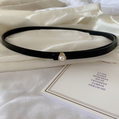 Cureaua subtire de dama cu o perla decorativa