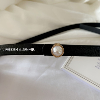 Cureaua subtire de dama cu o perla decorativa