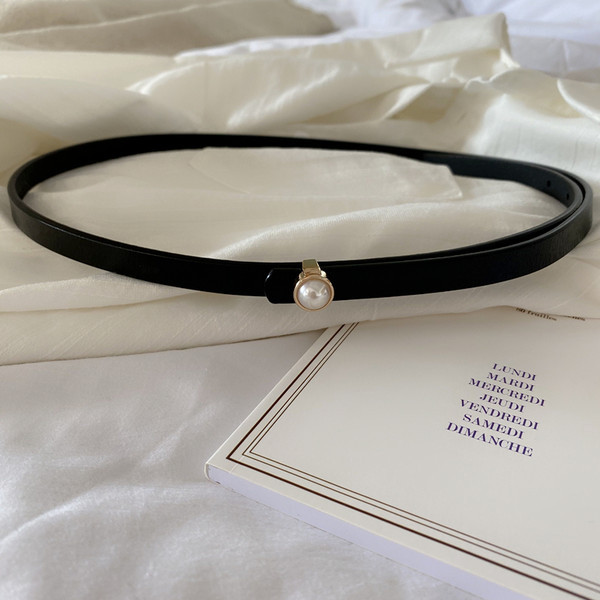 Cureaua subtire de dama cu o perla decorativa