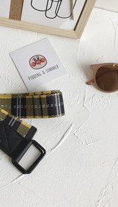 Ženski karirani tekstilni remen s metalnom kopčom