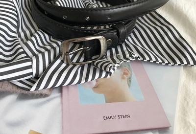 Čist model ženskog elegantnog remena