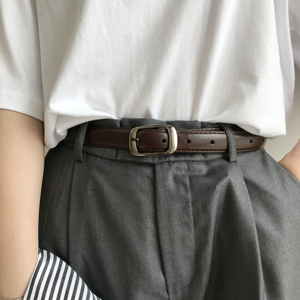 Čist model ženskog elegantnog remena