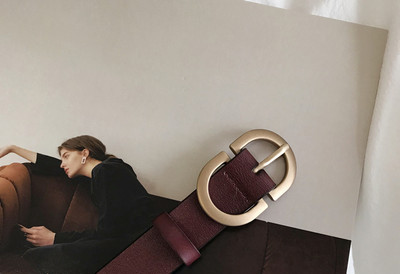 Ženski remen s podesivom kopčom