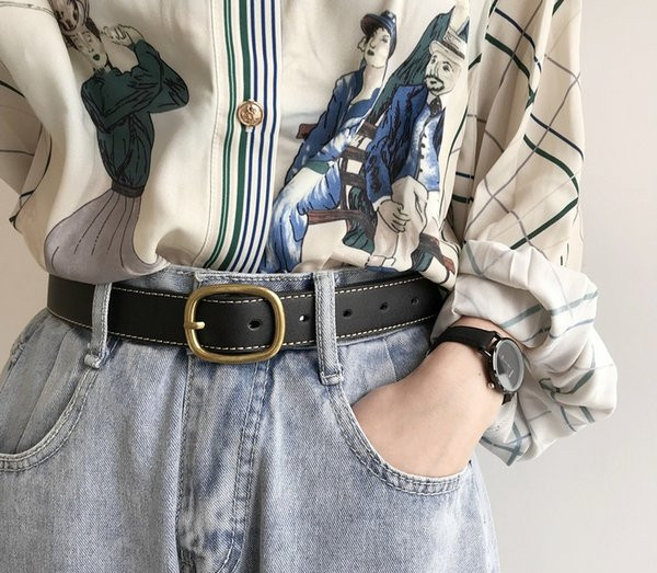 Moderan kožni remen za žene s metalnom kopčom