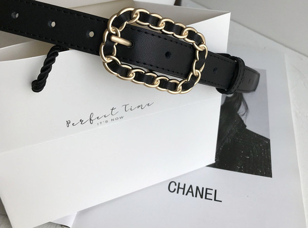 Novi model ženskog remena od eko kože u crnoj boji