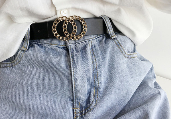 Ženski elegantni remen sa metalnim elementom