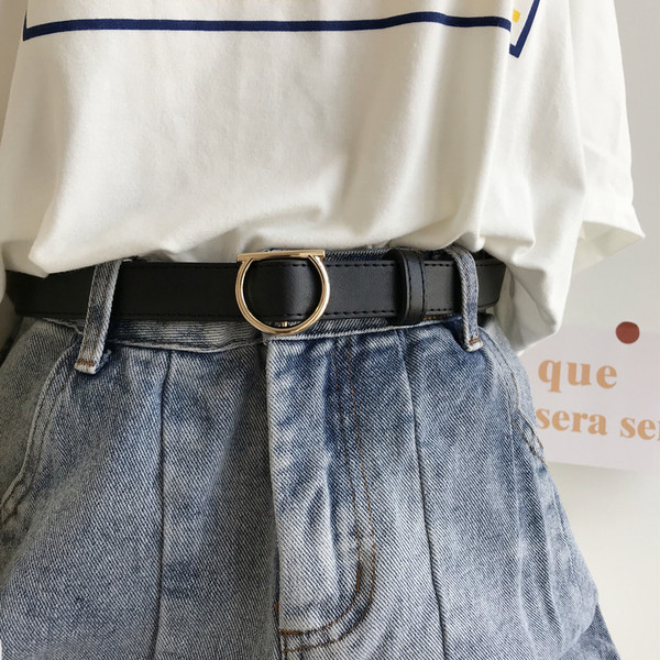 Tanki ženski remen od eko kože sa metalnom kopčom