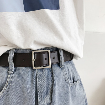 Moderan ženski remen od eko kože s metalnom kopčom