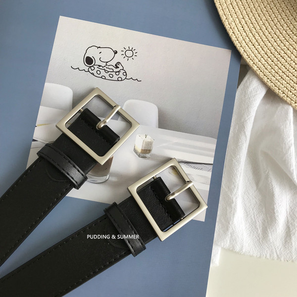 Moderan ženski remen od eko kože s metalnom kopčom