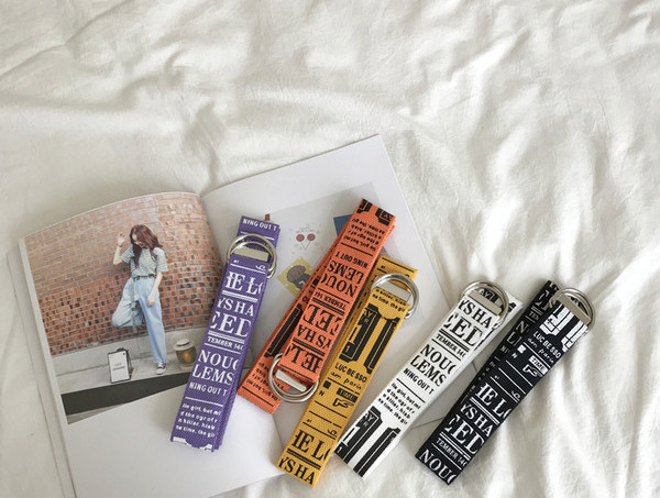 Ženski tekstilni remen sa natpisima