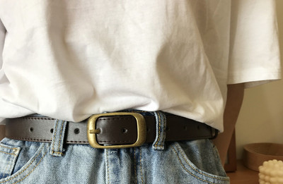 Ženski remen od eko kože sa metalnom kopčom