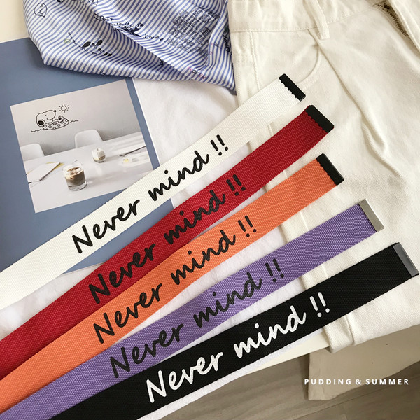 Ženski tekstilni remen sa natpisom i metalnom kopčom