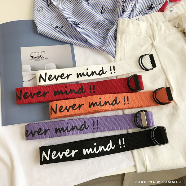 Ženski tekstilni remen sa natpisom i metalnom kopčom