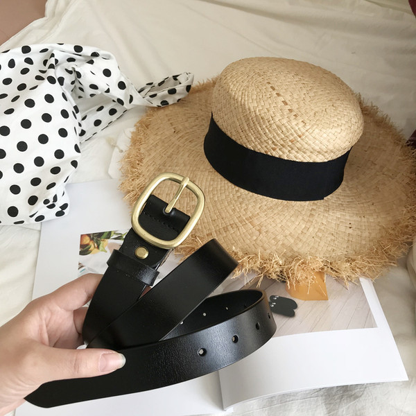 Ženski kožni remen sa metalnom kopčom