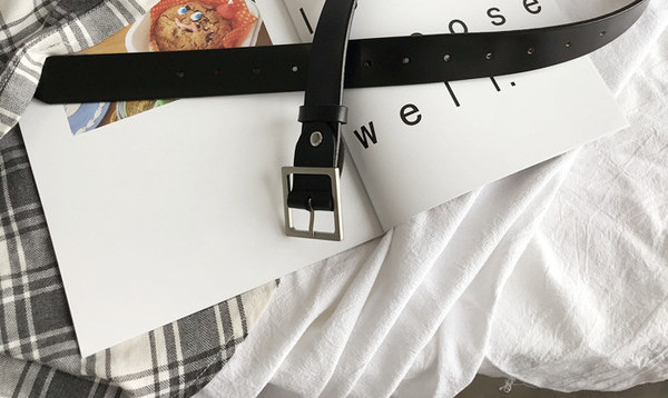 Ležerni remen od umjetne kože s kvadratnom kopčom za žene