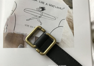 Ženski remen od eko kože sa zlatnom kopčom